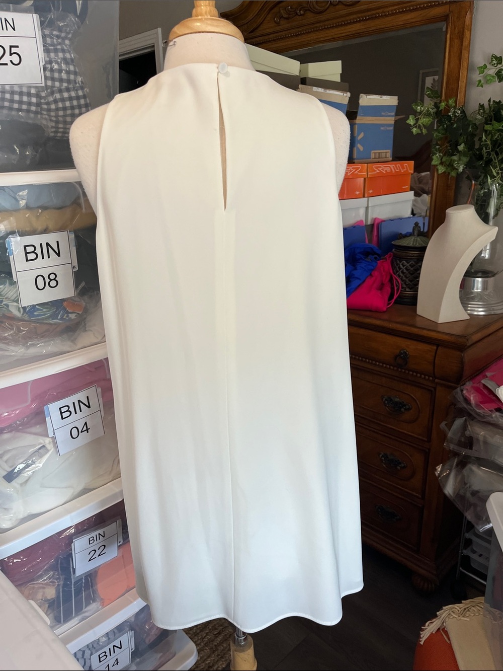 Worth Sleeveless White Shift Tunic - Picture 4 of 6